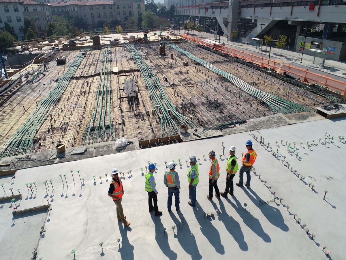 Cantiere edilizio con strutture in costruzione