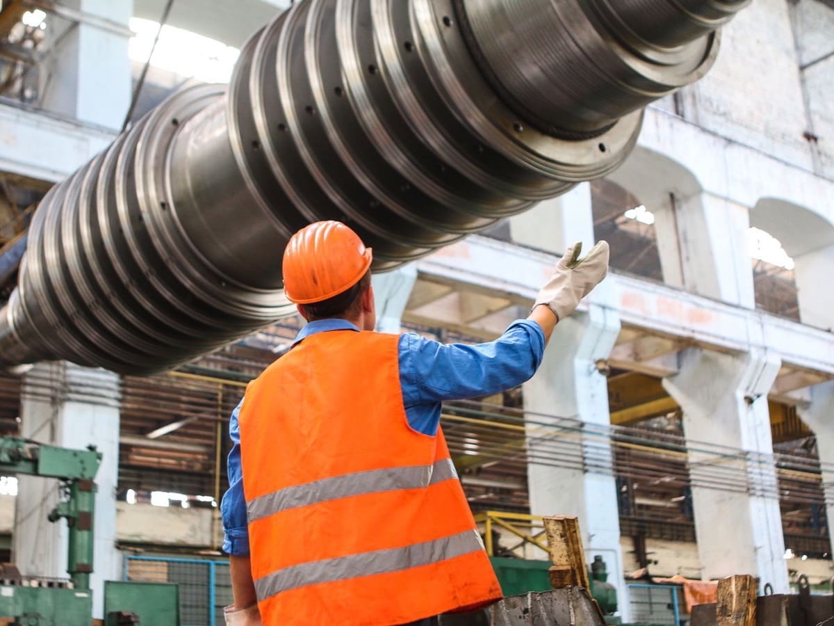 Lavorazione di strutture metalliche in officina